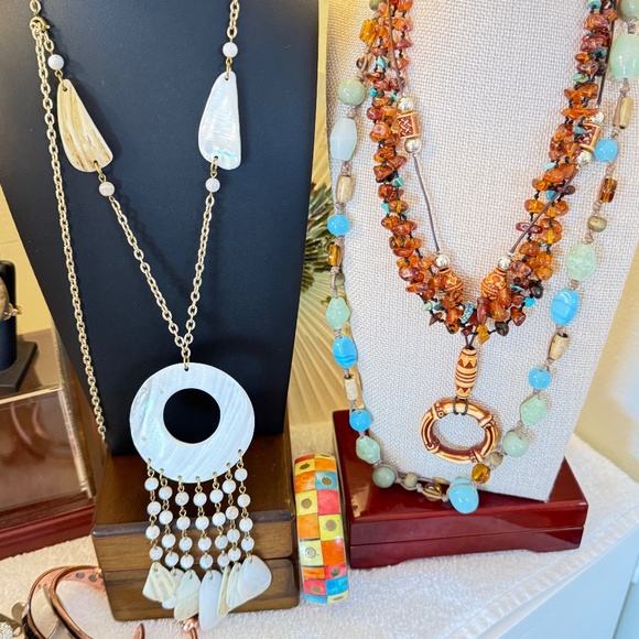 Come dig with me. Unlisted gorgeousness in every price range. - Picture 4 of 17